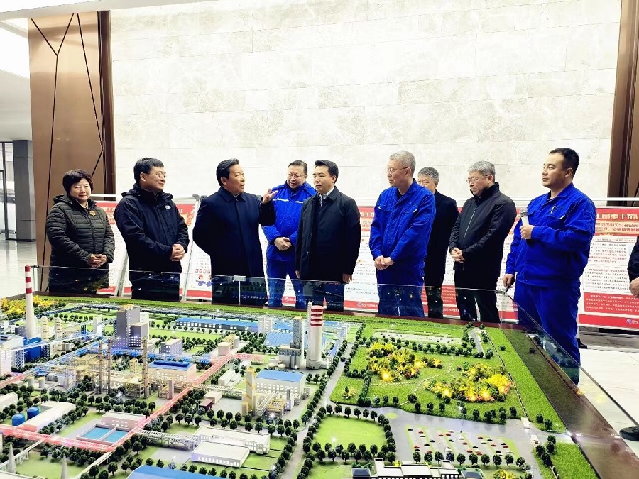 内蒙古自治区人大常委会副主任段志强到兴安博源公司调研